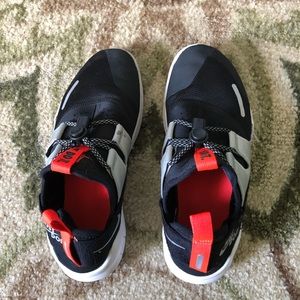 Black and orange Nike size 6 kids sneakers